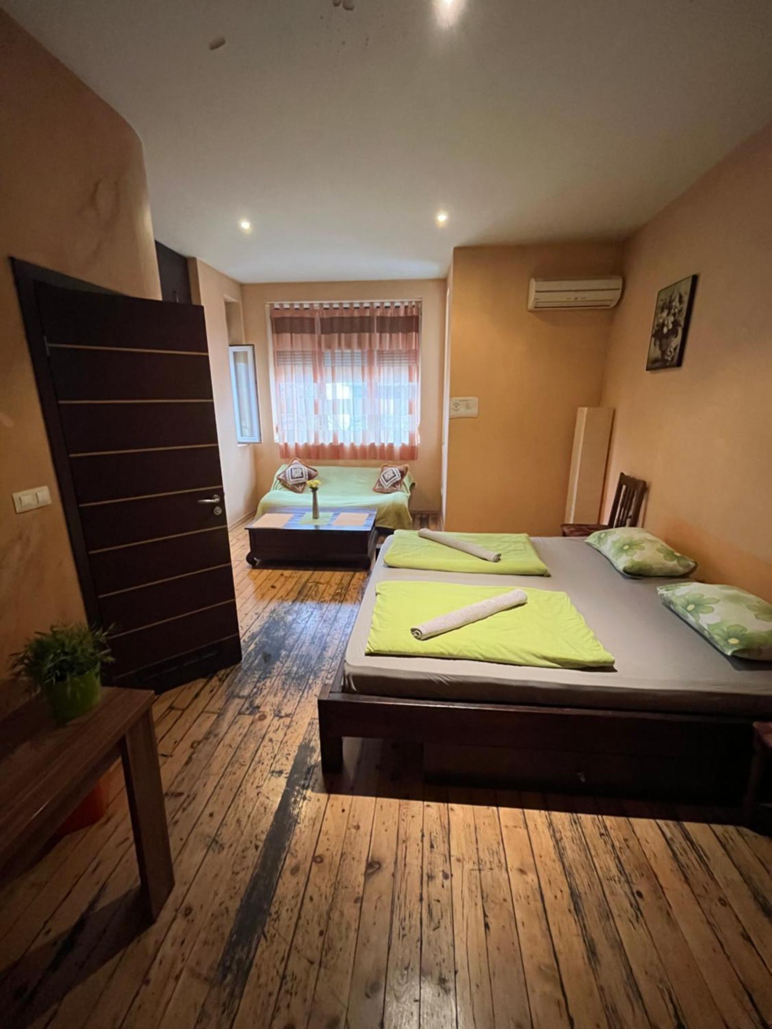 Elegance On A Budget - Rooms For Rent In Sofia Center Exteriör bild